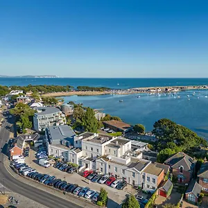 Harbour & Отель